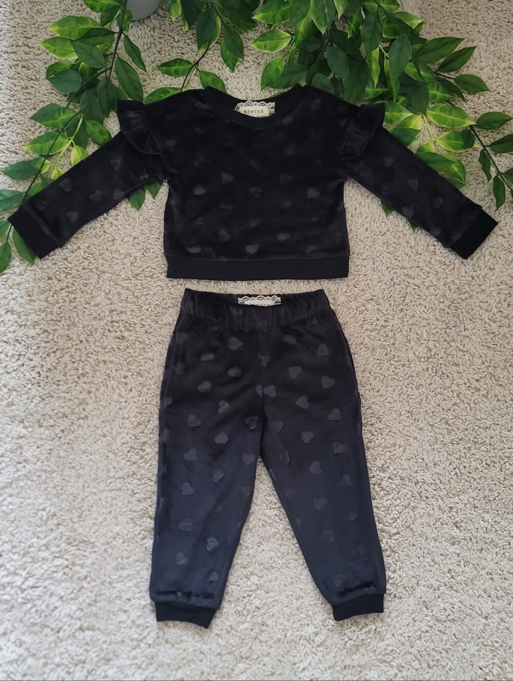 Toddler Girl Black Heart Outfit (2T)